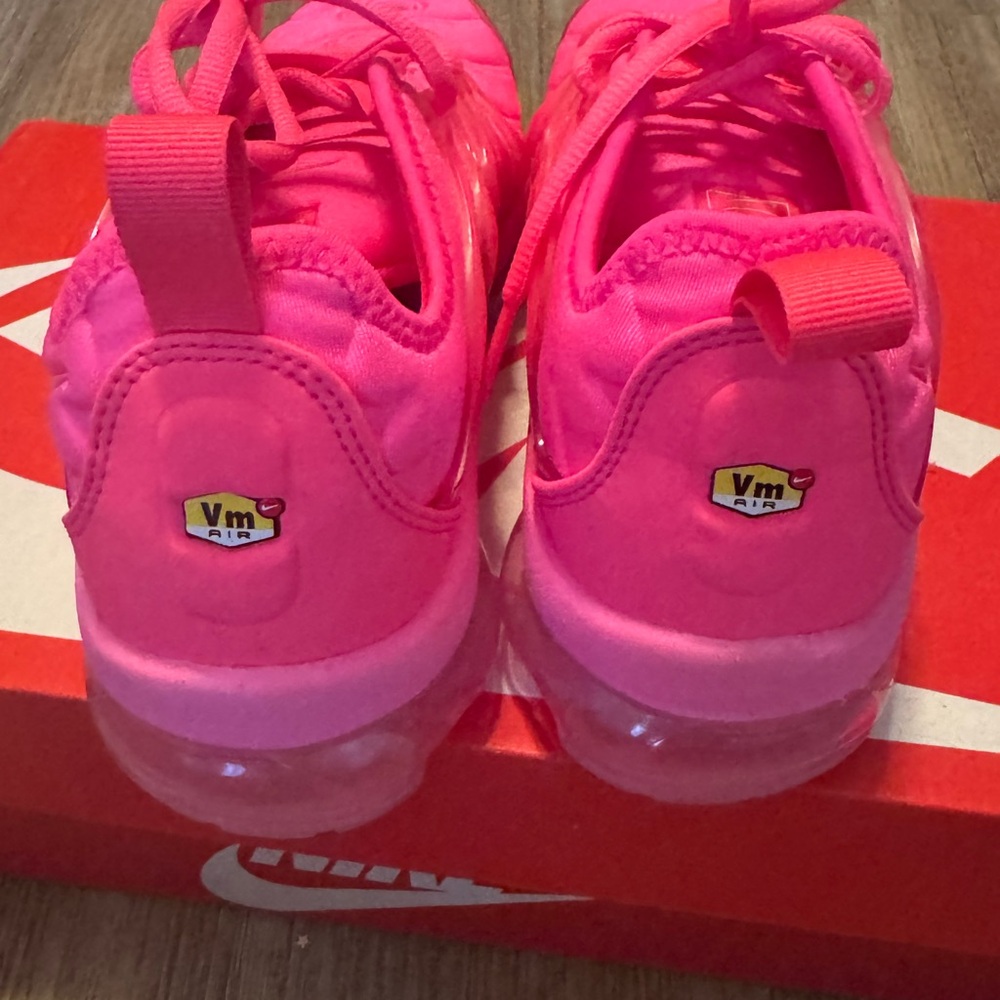 Nike Hyper Pink Vapormax Plus - image 5